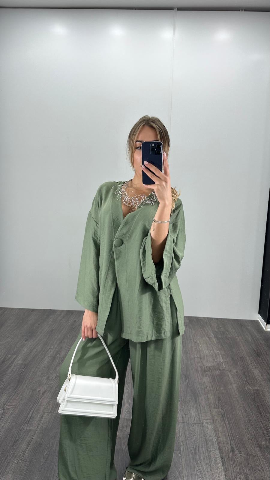 Coordinato over con bottoni low cost