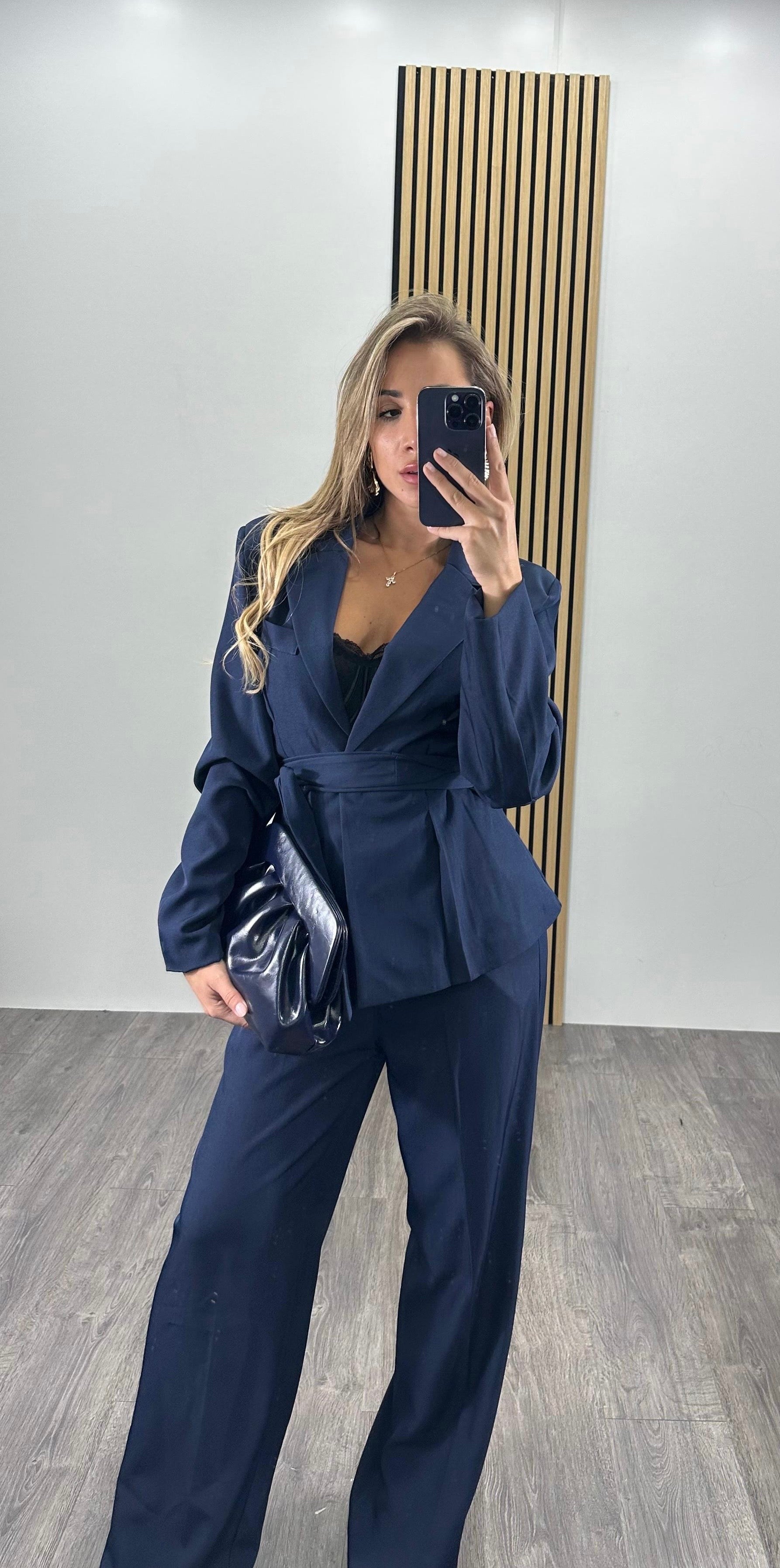 Tailleur giacca al bacino e fusciacca