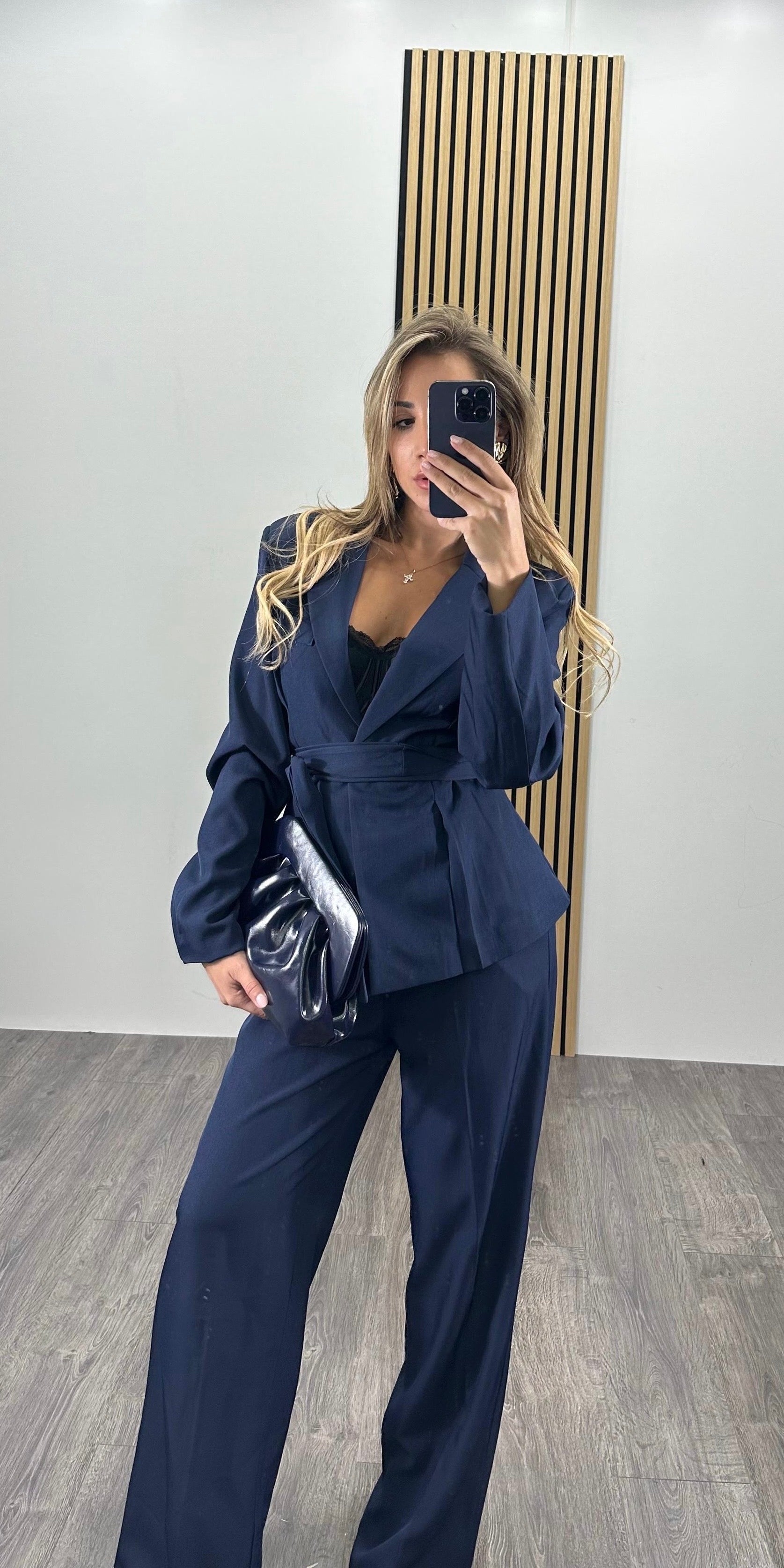 Tailleur giacca al bacino e fusciacca