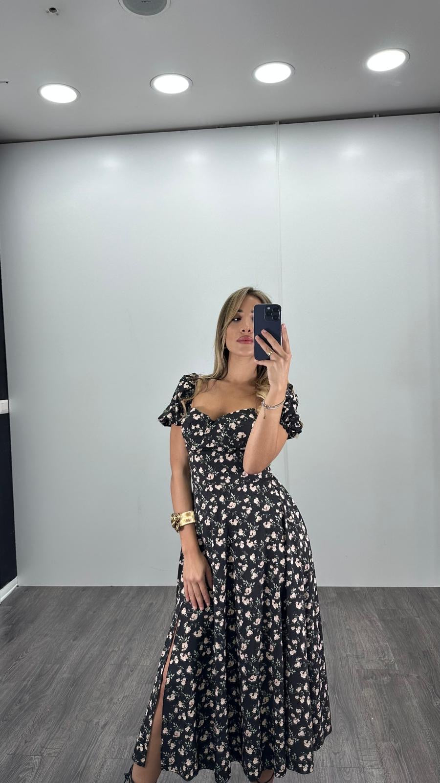 Abito KATIA floreale con spacco e maniche a palloncino