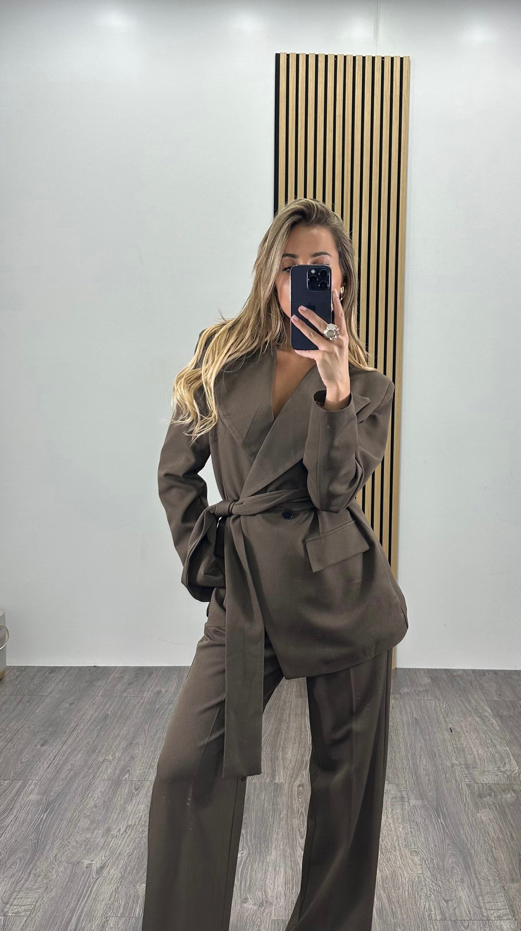 Tailleur con cintura Lady