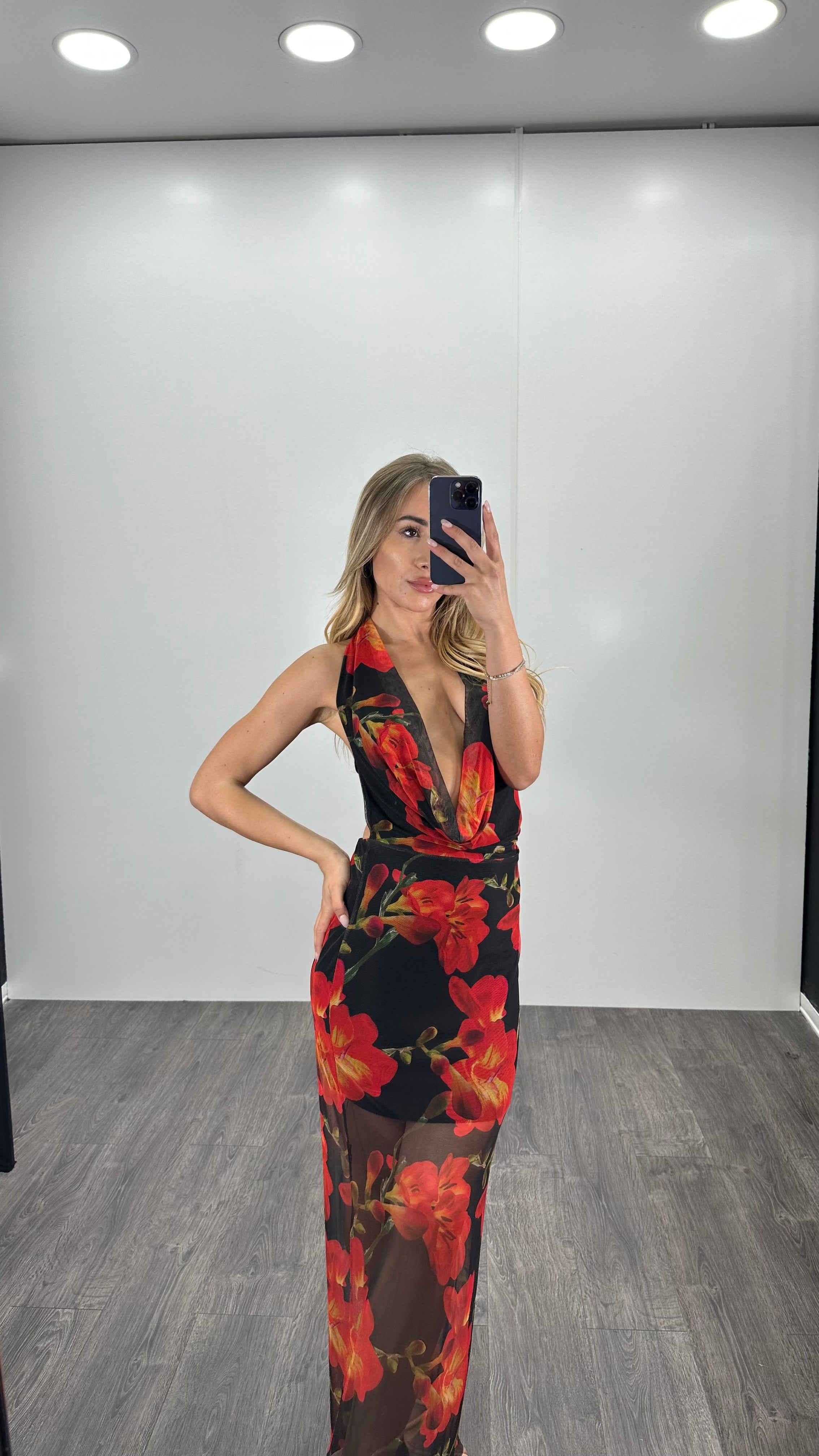 Abito Nicole con scollo profondo