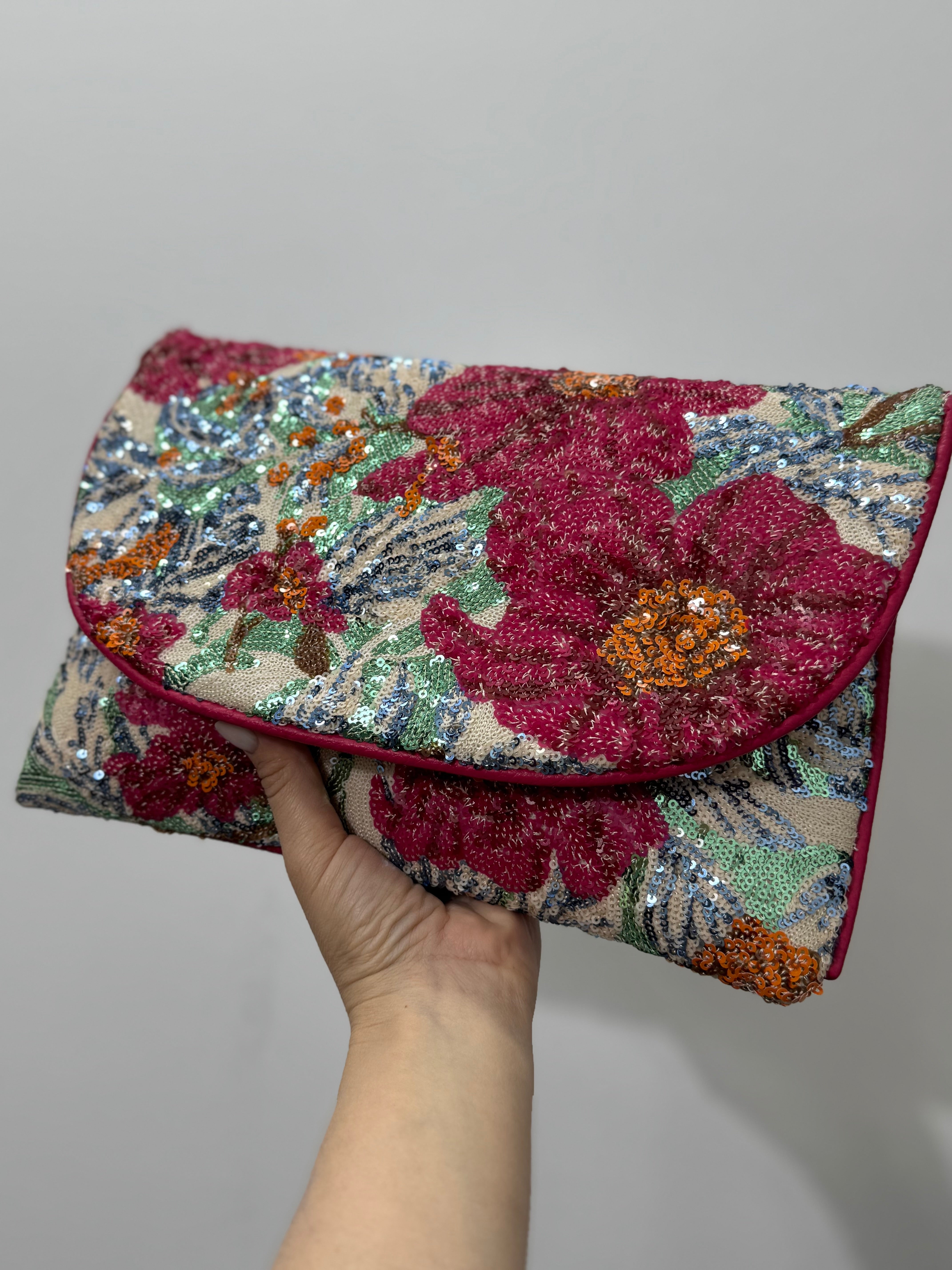 Pochette ONE con fiori di paillettes