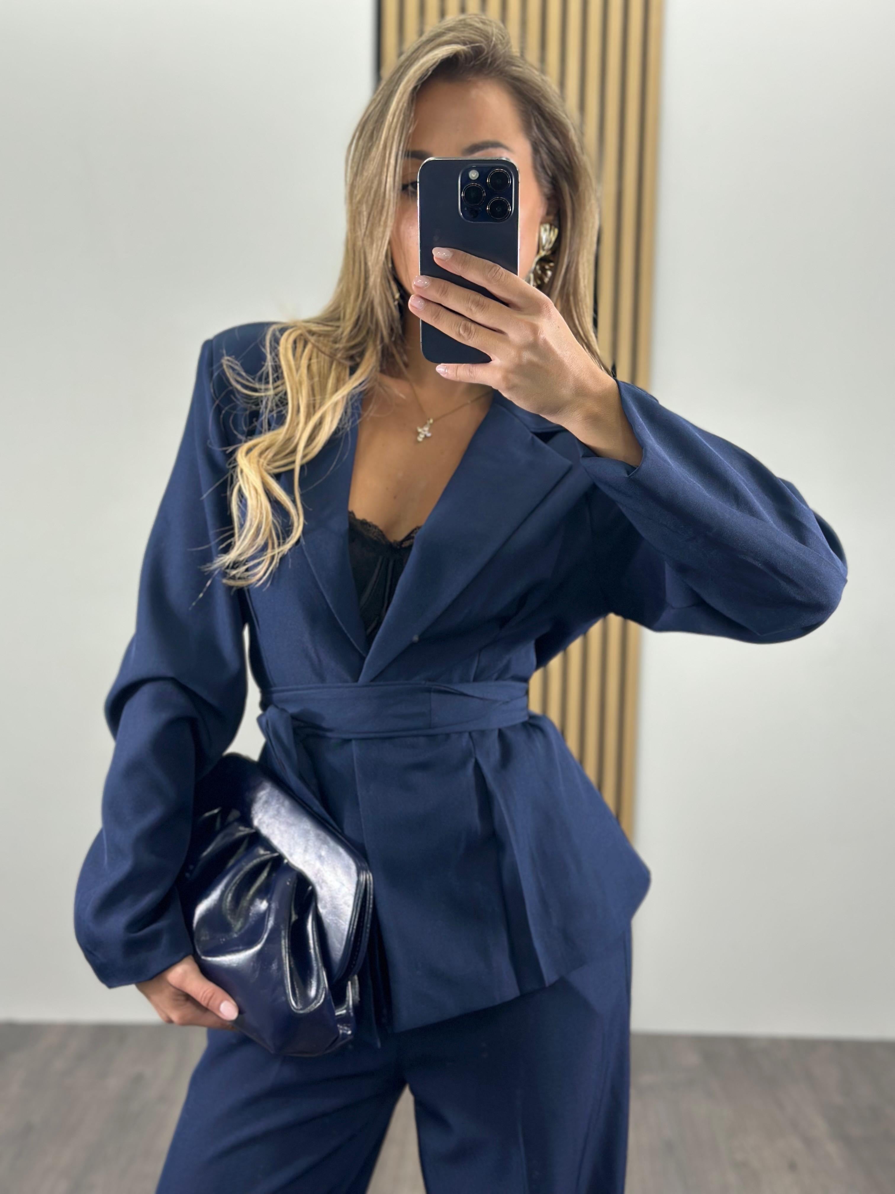 Tailleur giacca al bacino e fusciacca
