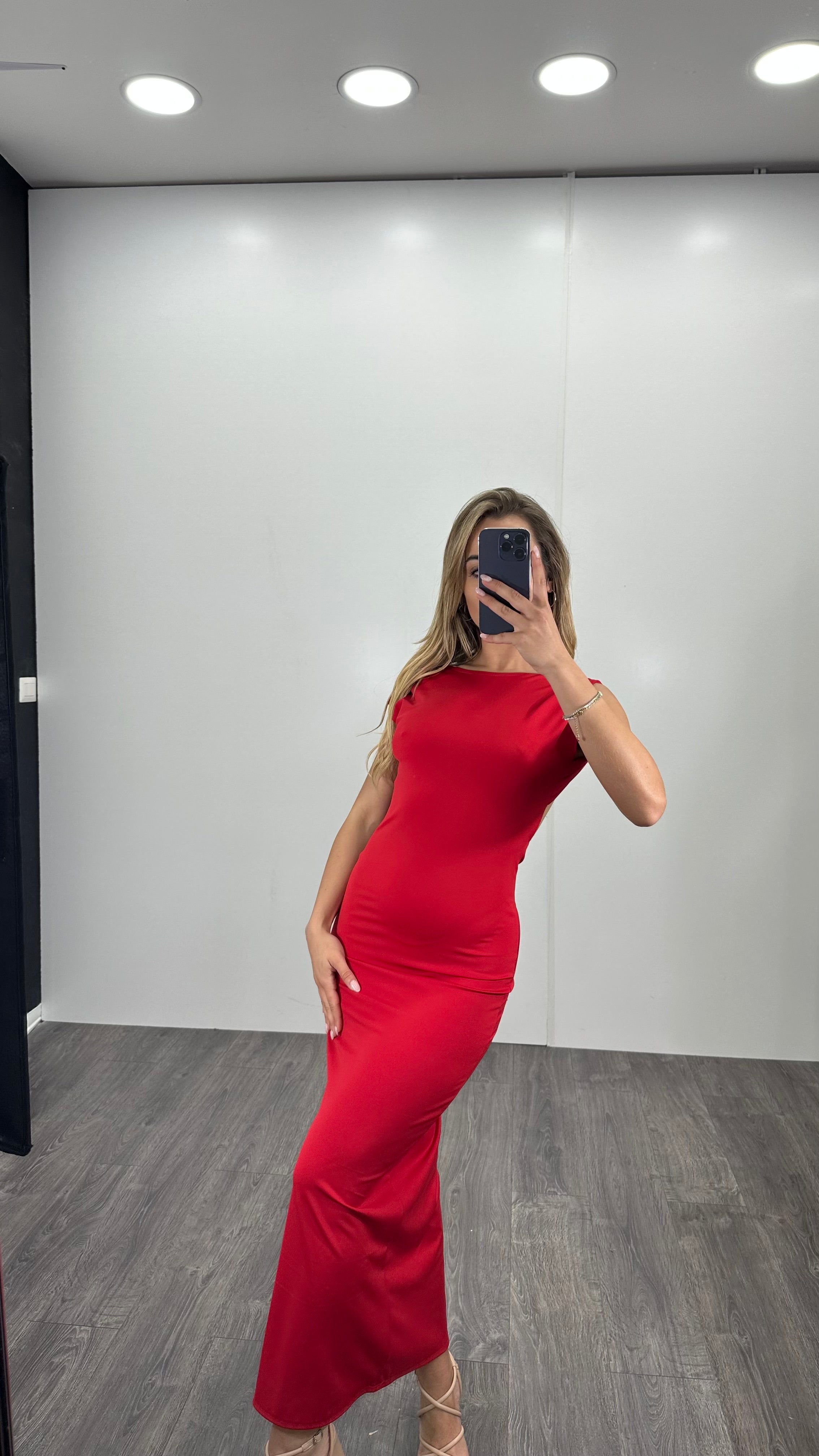 Abito Sabrina a tubino con scollo sul retro