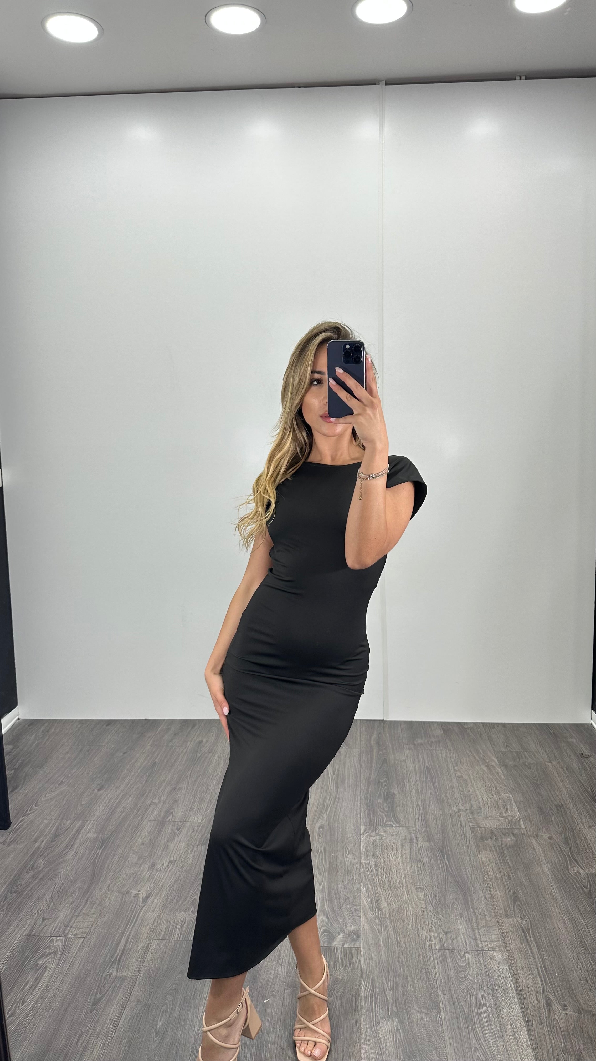 Abito Sabrina a tubino con scollo sul retro