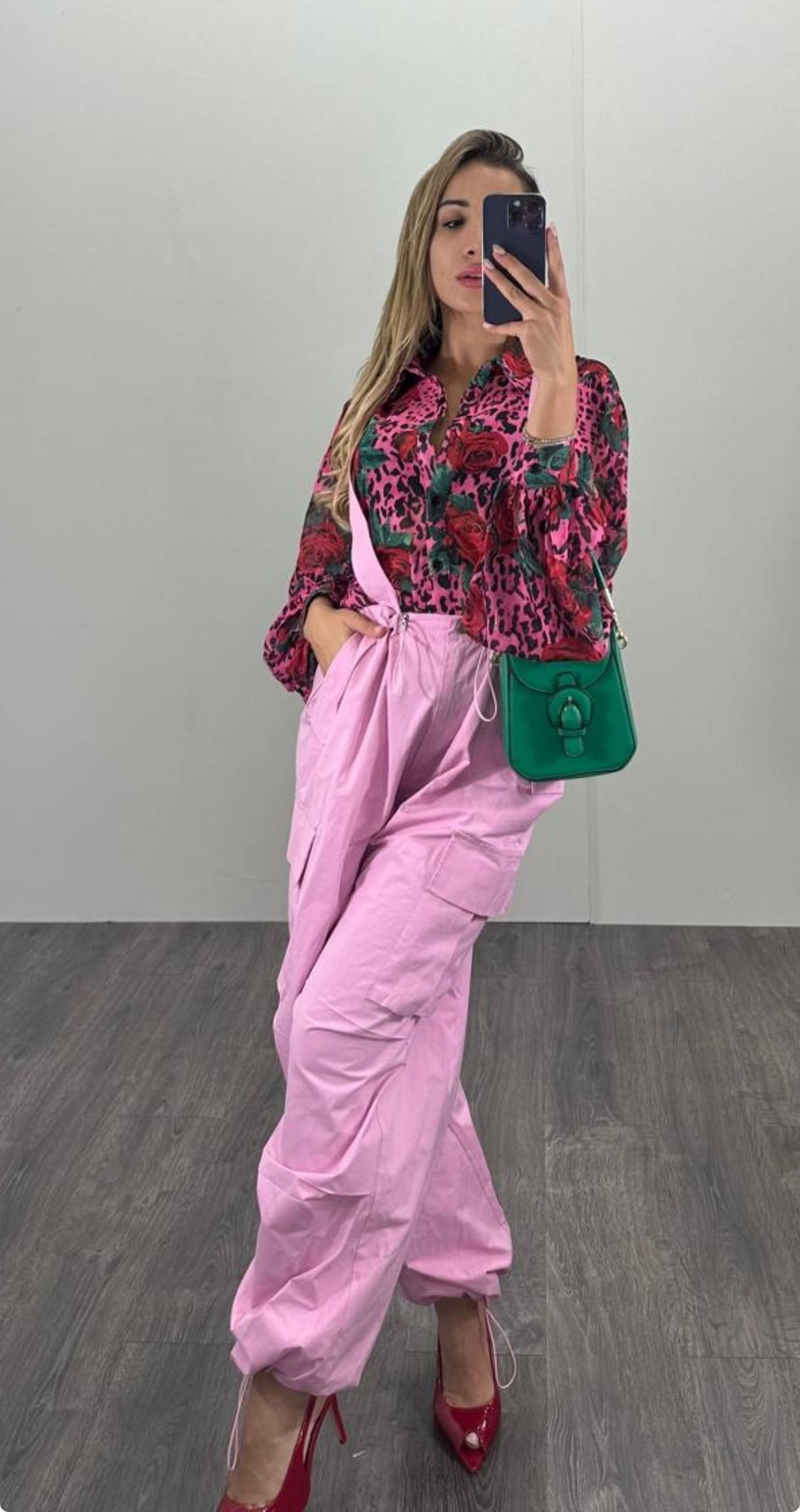Camicia ROSES con fondo FUXIA