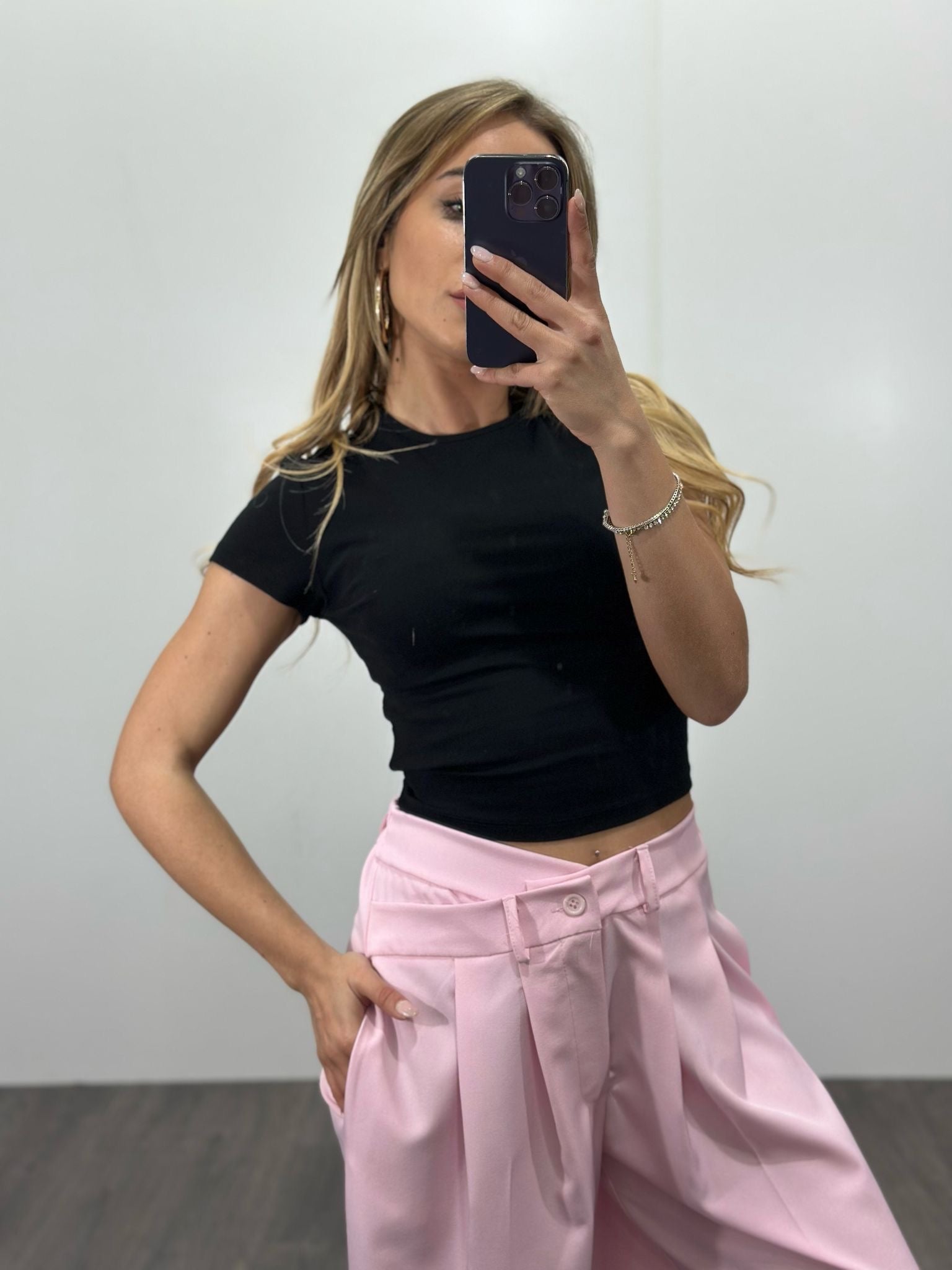 Pantaloni con chiusura asimmetrica