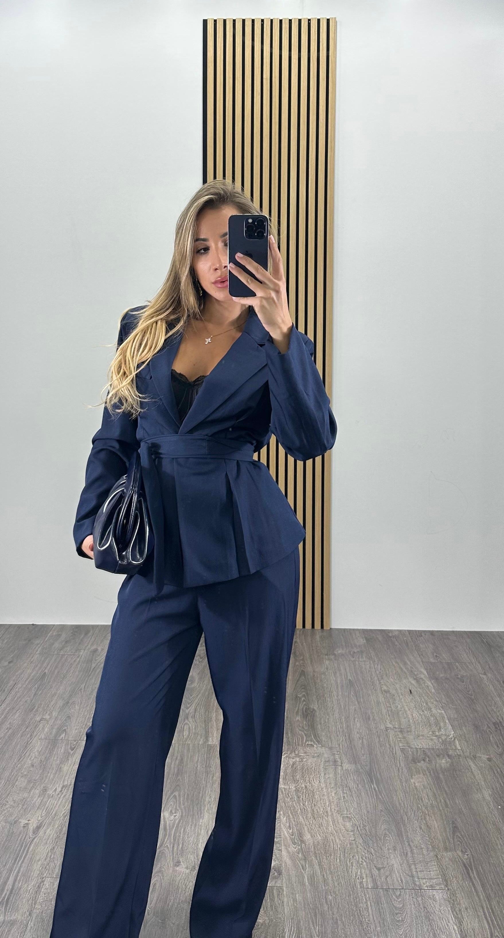 Tailleur giacca al bacino e fusciacca