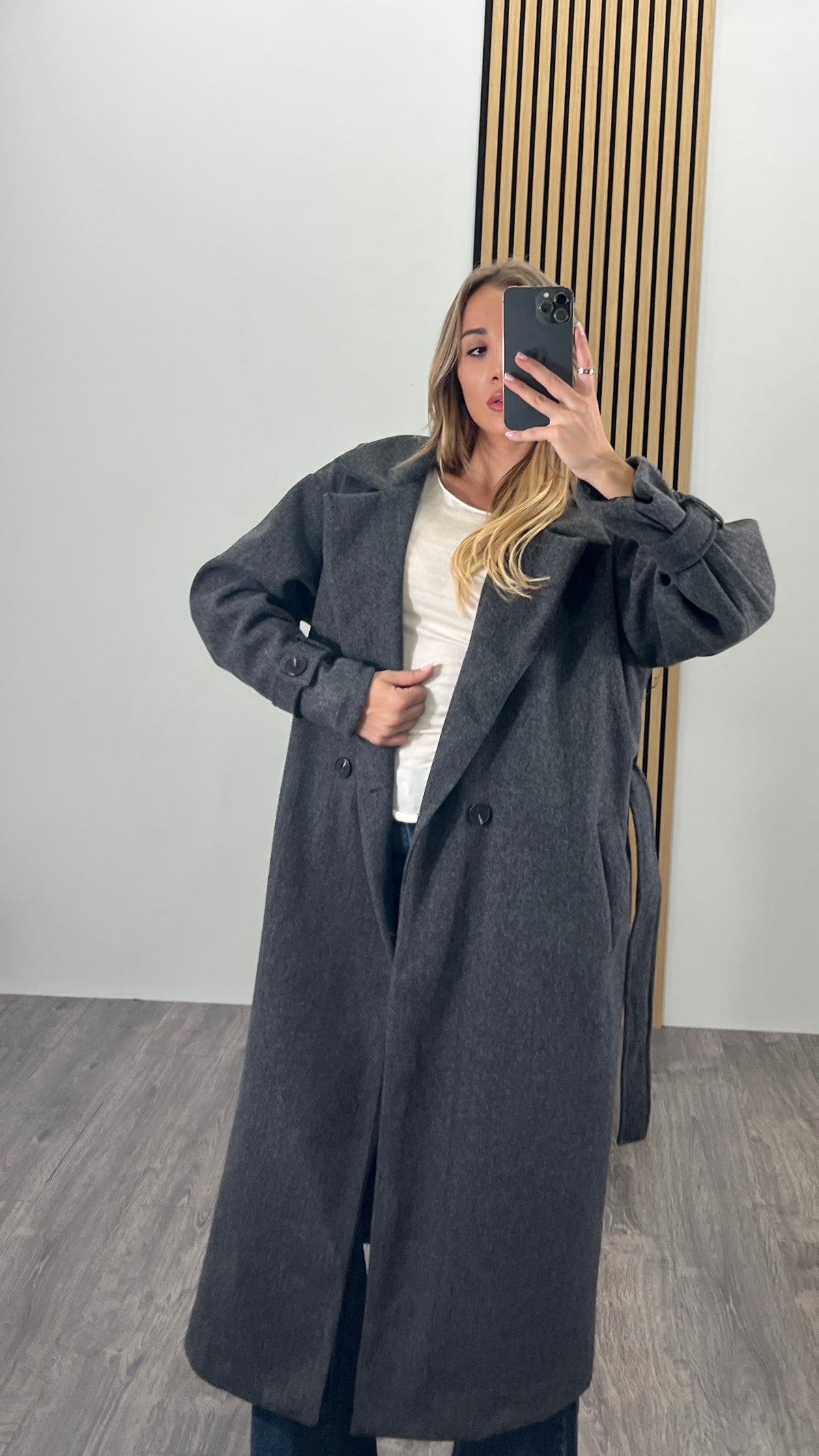 Cappotto lungo oversize con laccio in vita