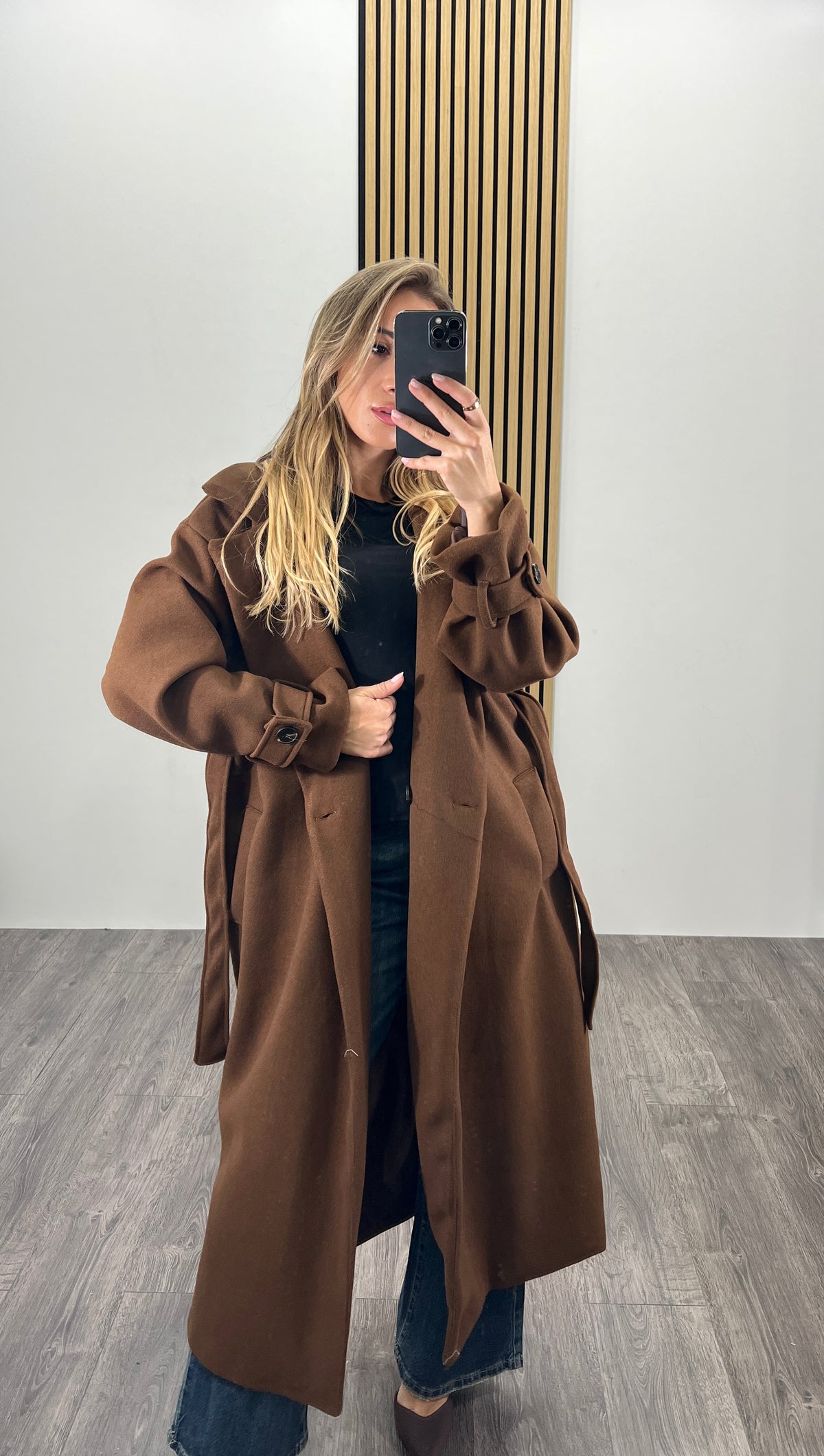 Cappotto lungo oversize con laccio in vita