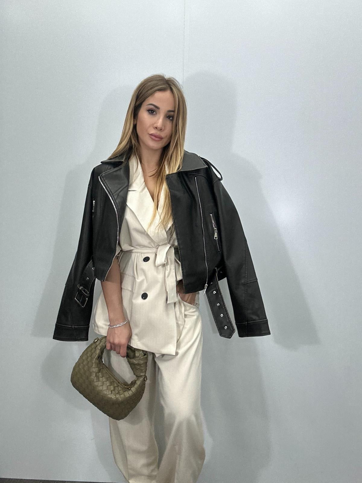 Tailleur mezza manica gessato con fusciacca