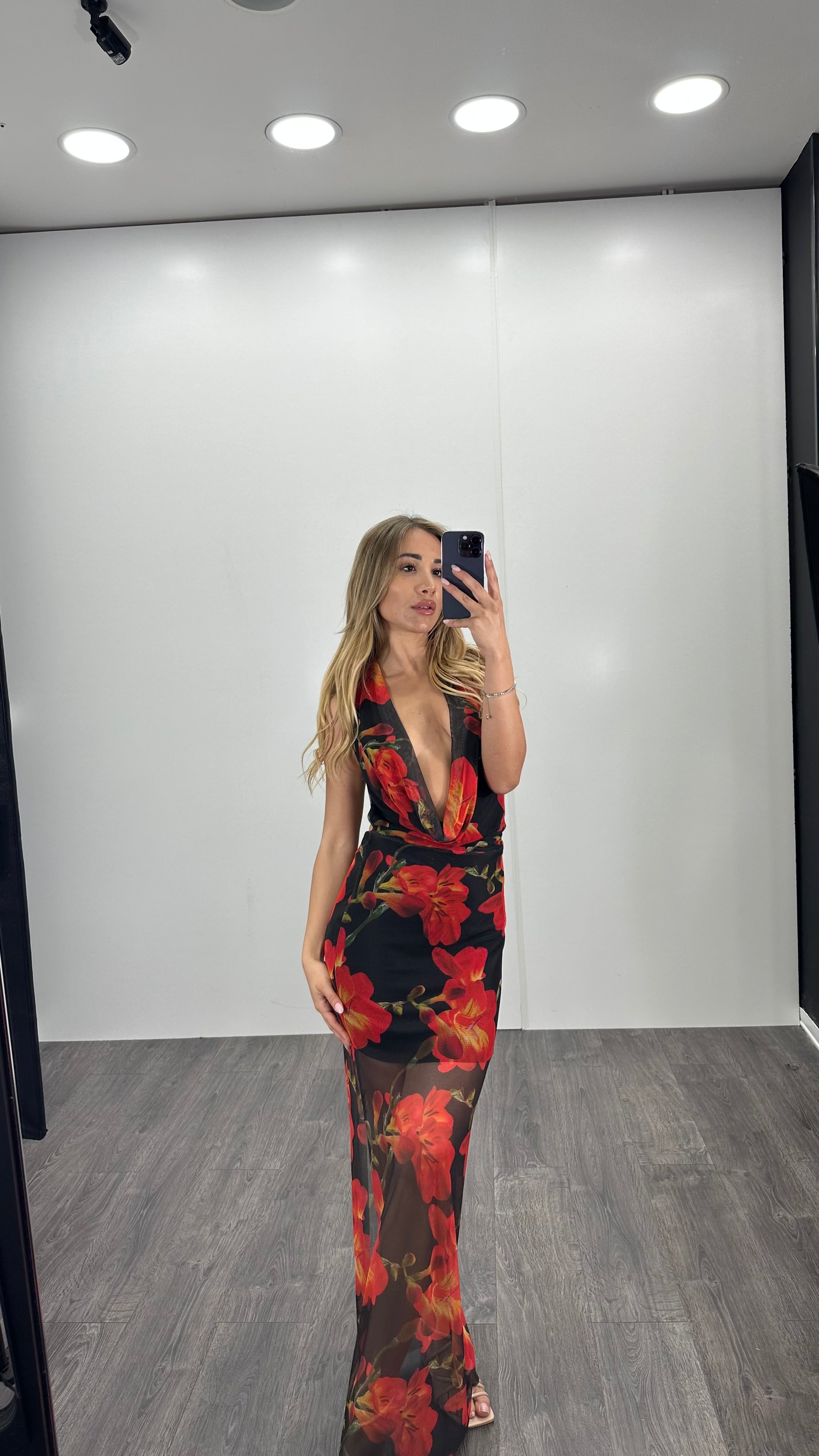 Abito Nicole con scollo profondo