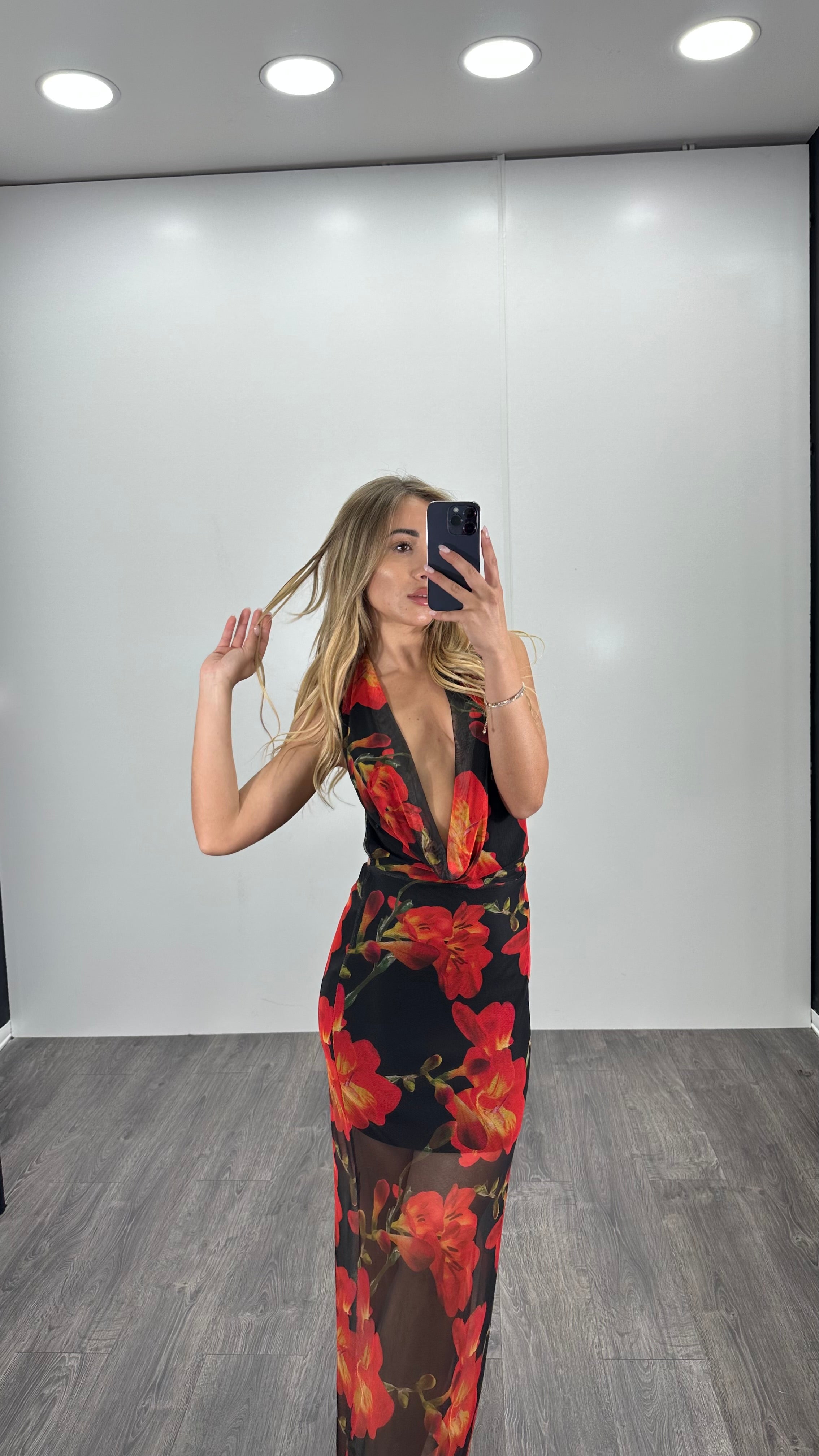 Abito Nicole con scollo profondo