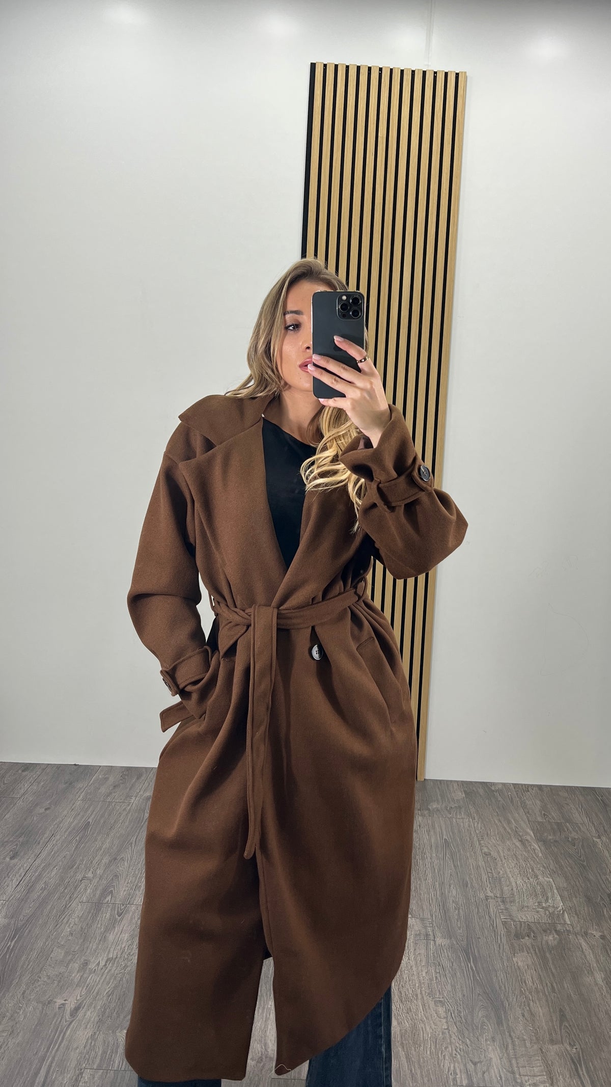 Cappotto lungo oversize con laccio in vita