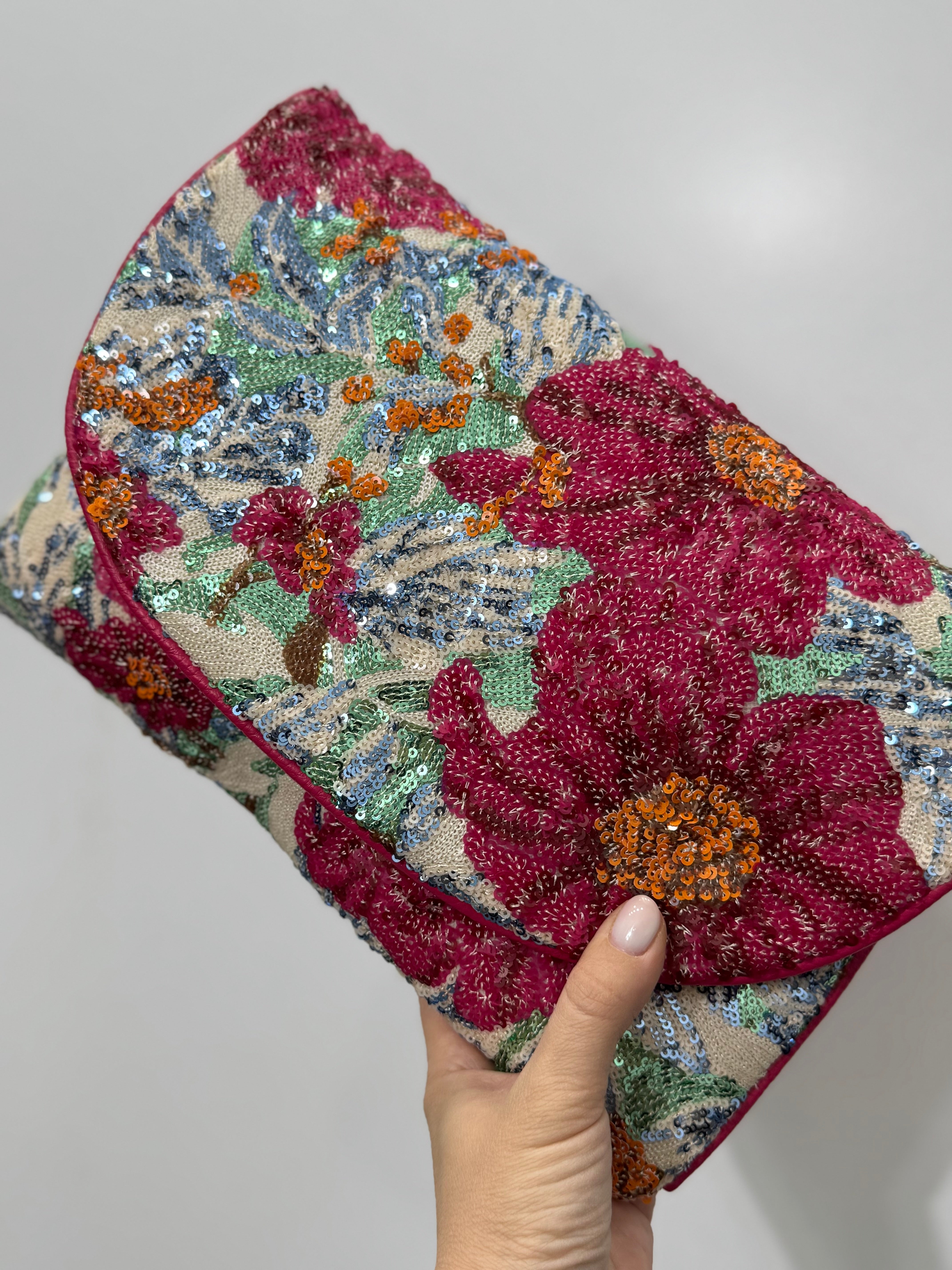 Pochette ONE con fiori di paillettes