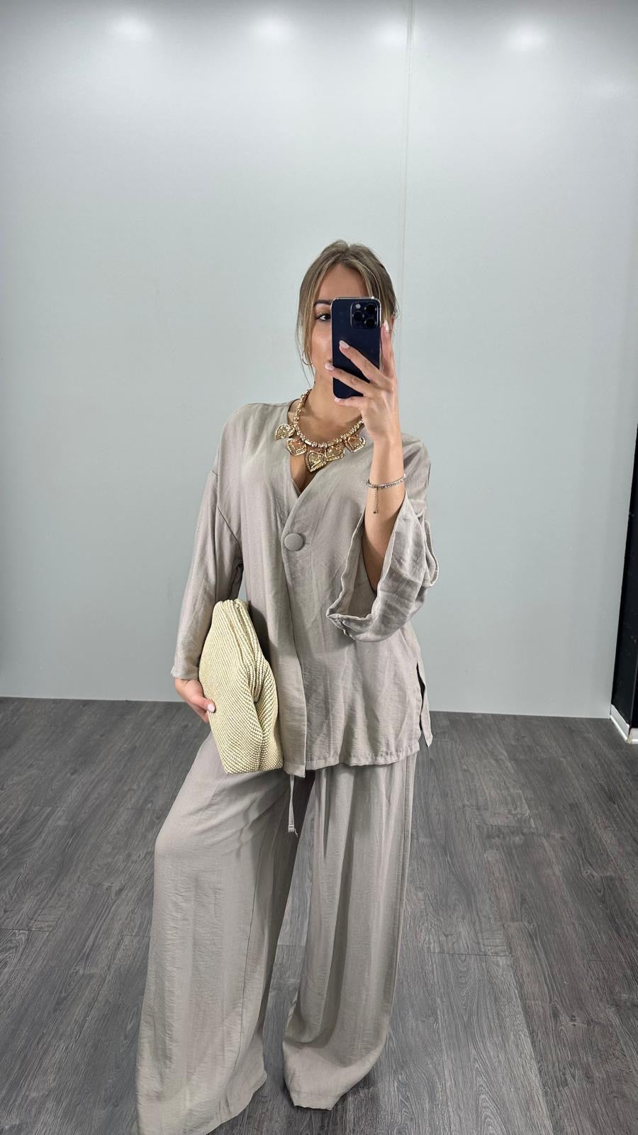 Coordinato over con bottoni low cost