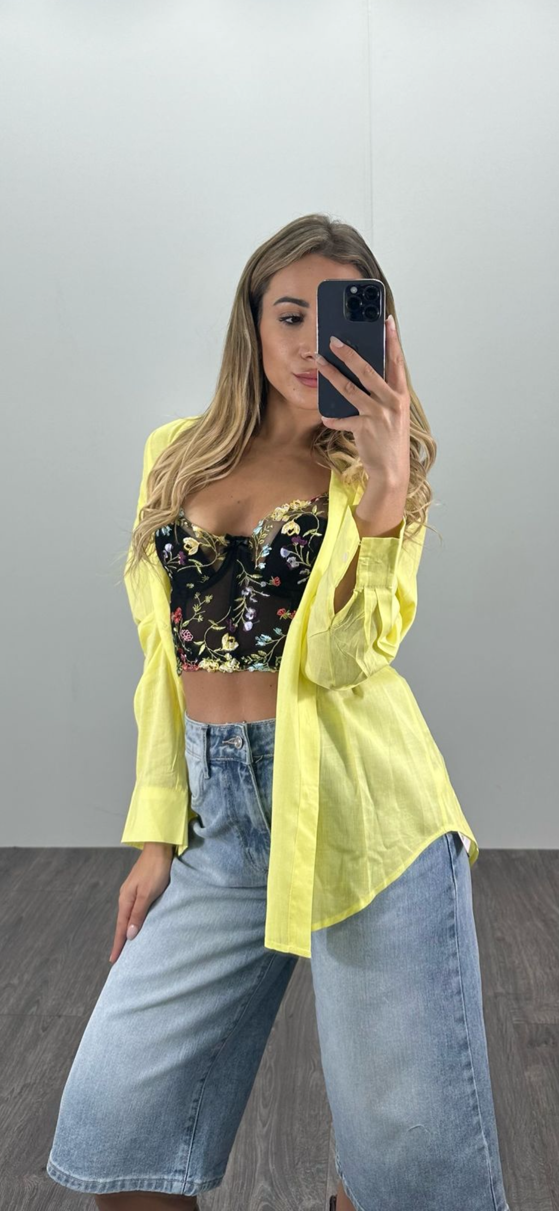 Corpetto lingerie con fiori ricamati