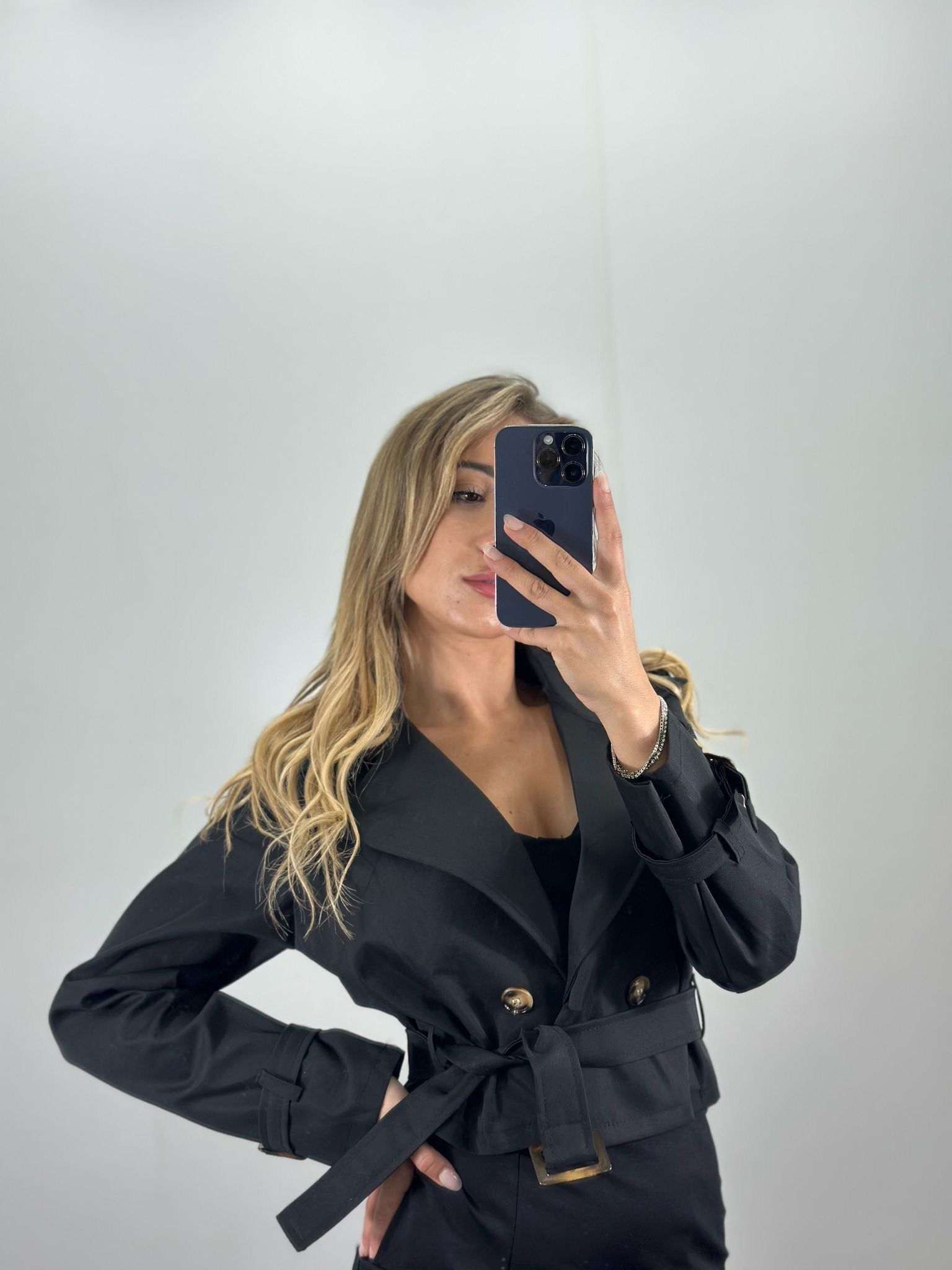 Trench crop con cintura