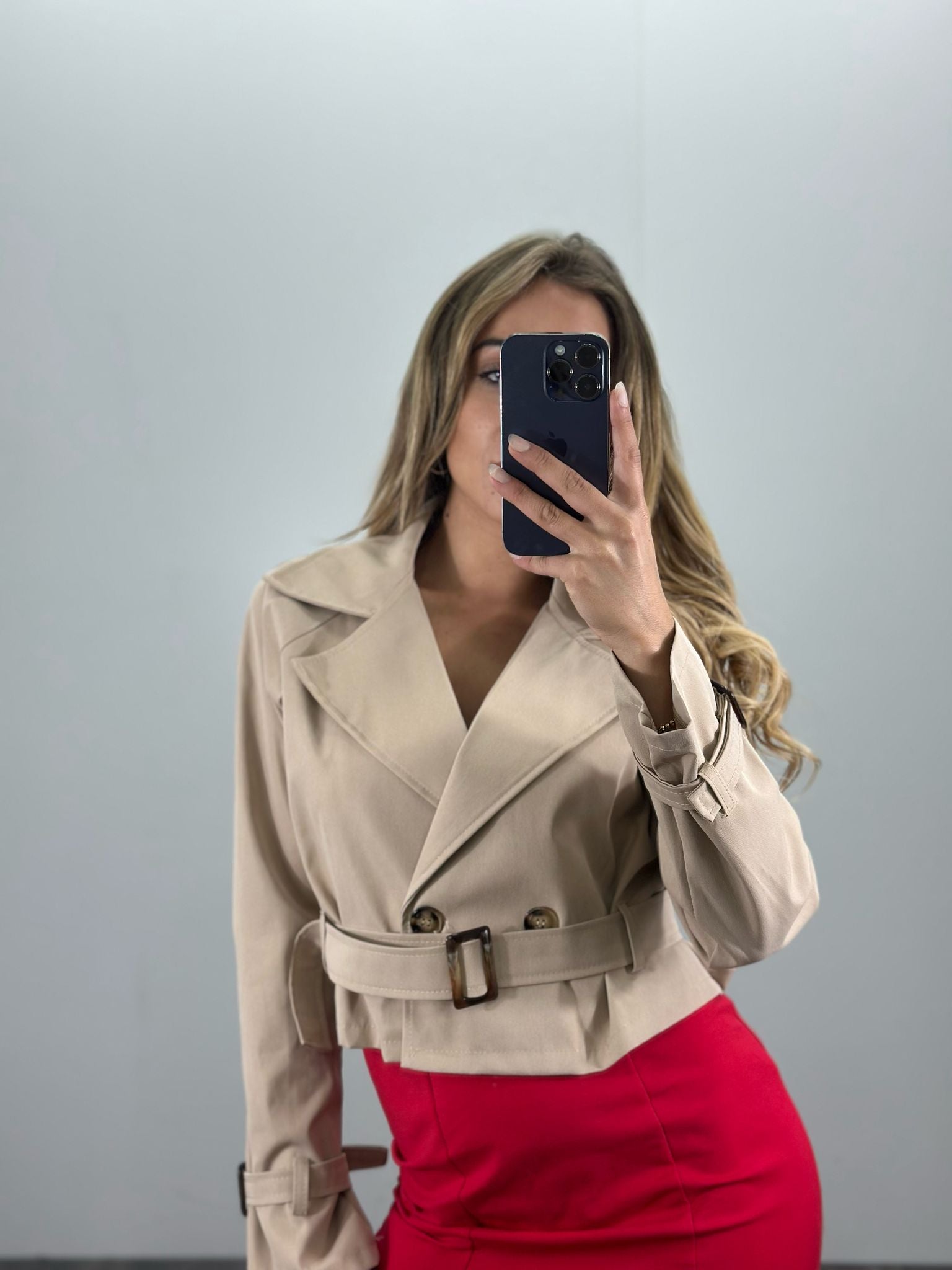 Trench crop con cintura